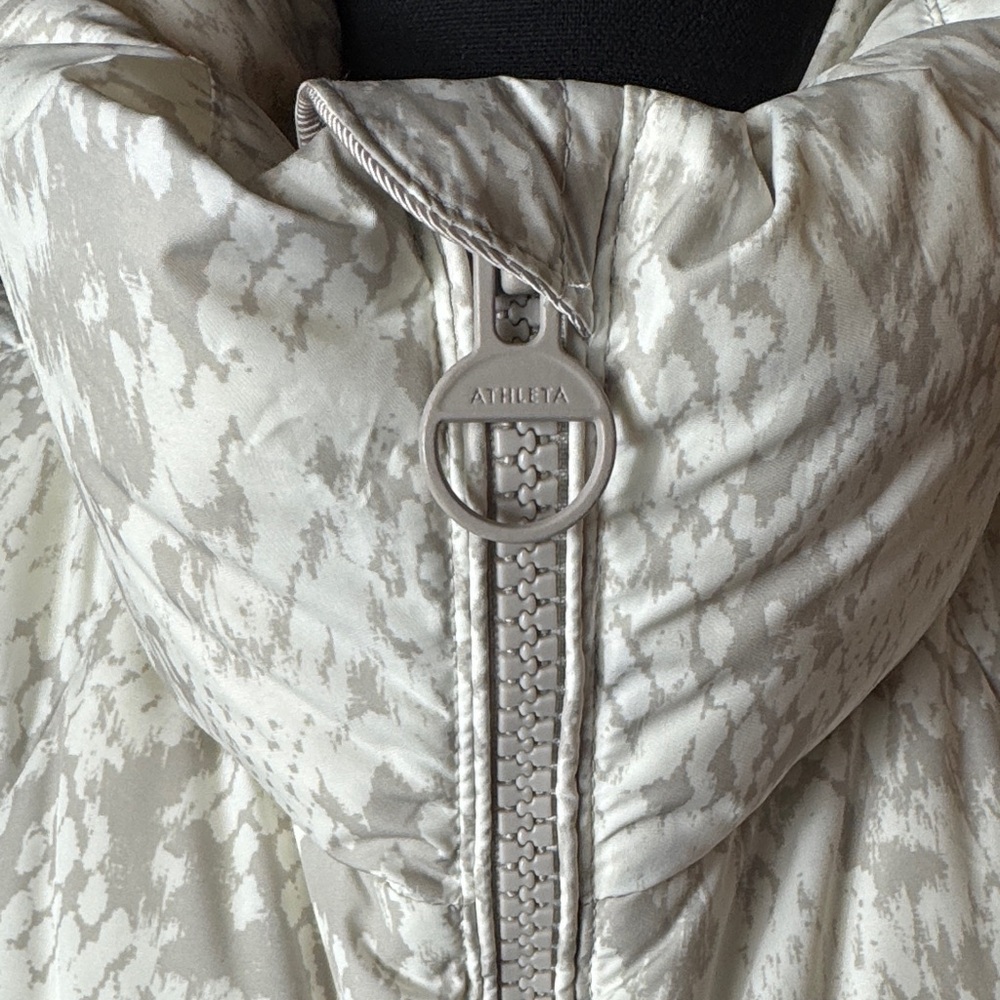 Athleta White Patterned Puffer Jacket - image 5